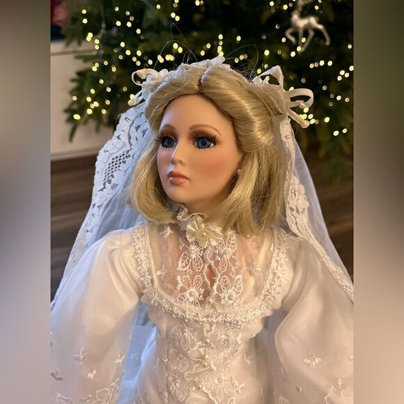 RARE! THE CARMELA COLLECTION VINTAGE PORCELAIN BRIDAL DOLL LIMITED EDITION - Picture 6 of 17